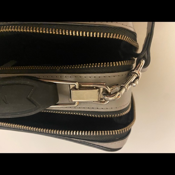 Marc by Marc Jacobs grey leather crossbody purse handbag - Picture 5 of 9